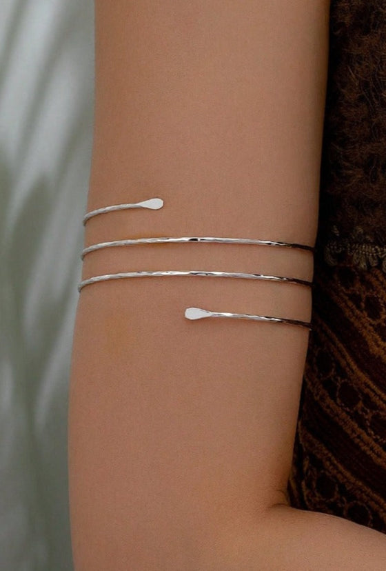 1pc Minimalist Metallic Wire Detail Arm Bracelet